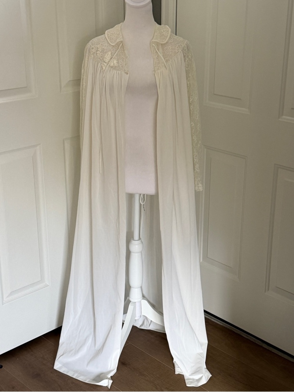 Vintage Unique Rare Double Layer Ivory Lingerie Peignoir Robe Nightgown OS - Picture 2 of 16